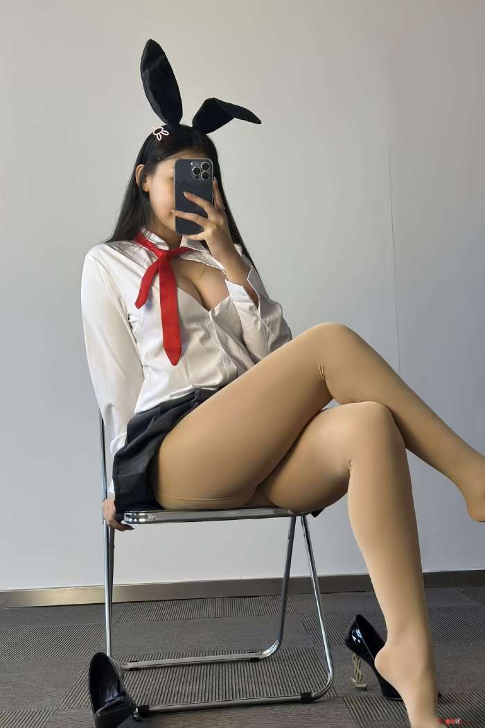 美邵女Baby – 兔女郎学姐性感肉丝 [40P120MB]