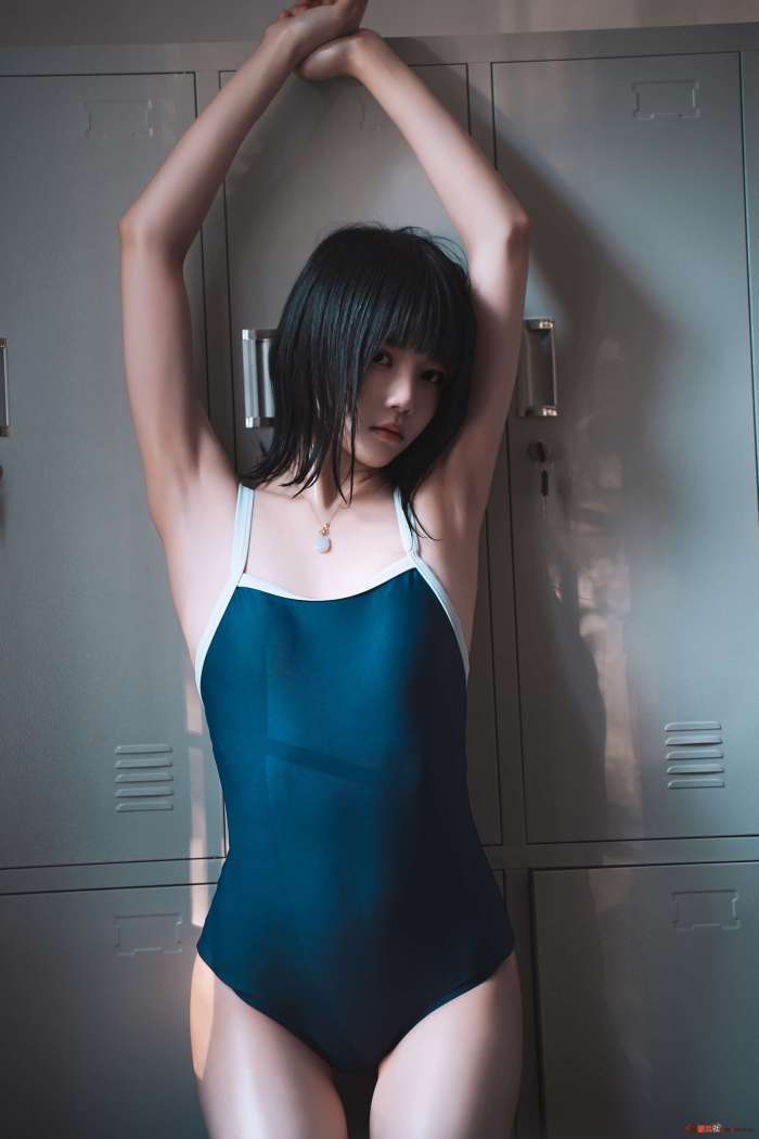 桜桃喵 – 教室死库水 [48P535MB]