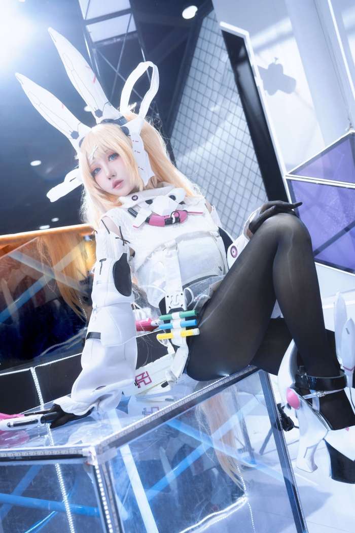 焖焖碳 – 交错战线 莉普斯 [18P25MB]