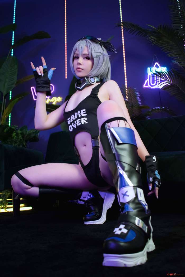 Suna Bunny – Silver Wolf [26P166MB]