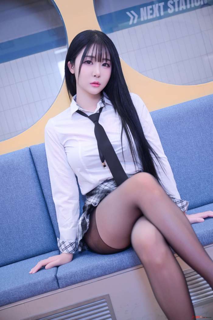 Bomi – Schoolgirl In The Subway [77P1.43GB]