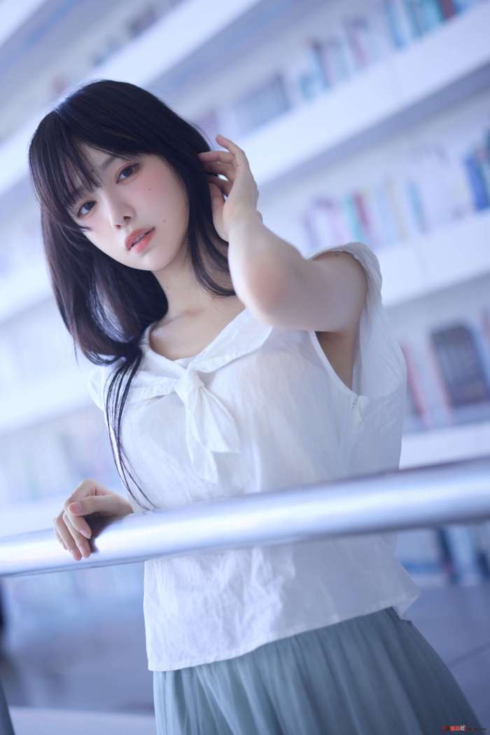 Shika小鹿鹿 – 图书馆 [16P109MB]