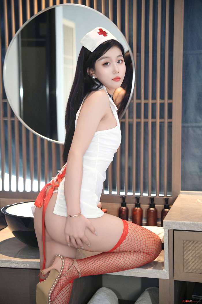 江念鱼 – 护士制服 [70P-700MB]