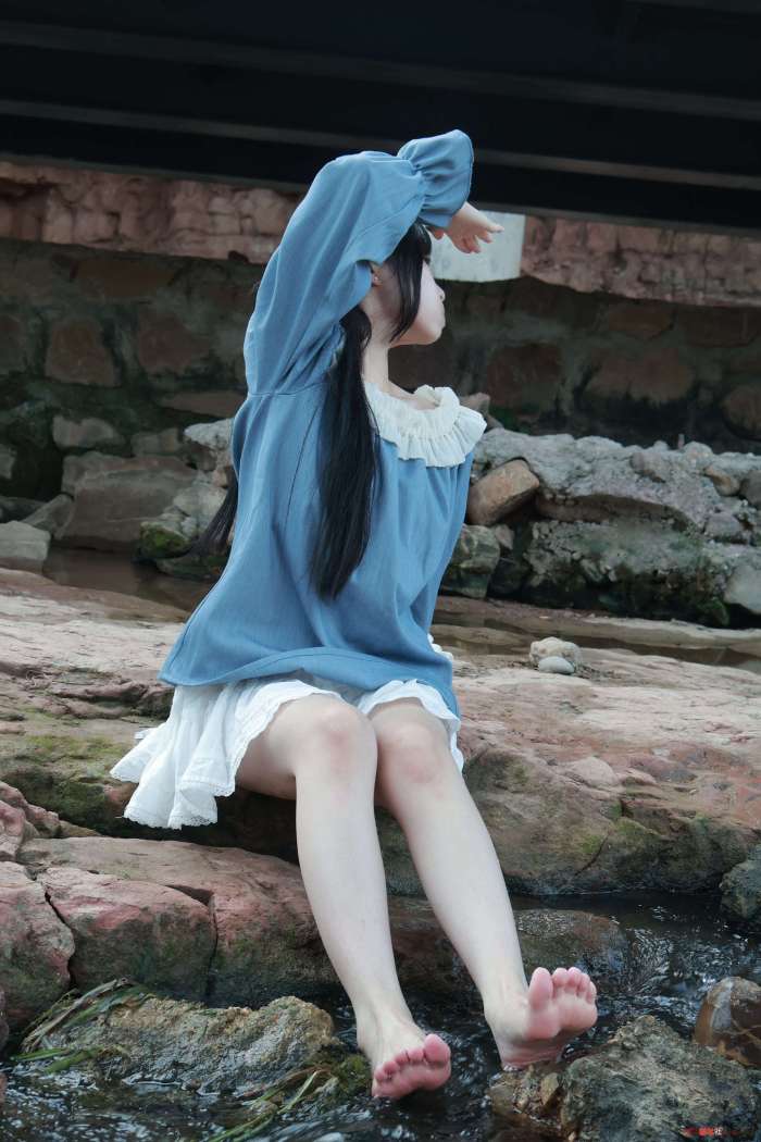 小羊蛋卷 – 河畔游玩 [15P150MB]