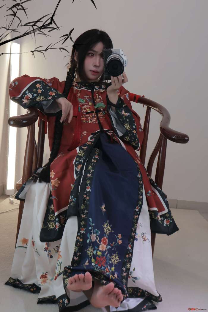 小羊蛋卷 – 红白清汉女 [13P88MB]