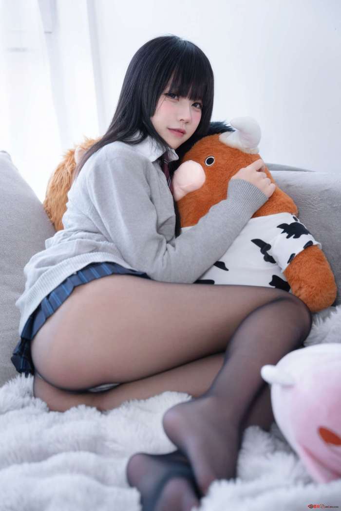 清水凪 – 彼女の部屋 [50P447MB]