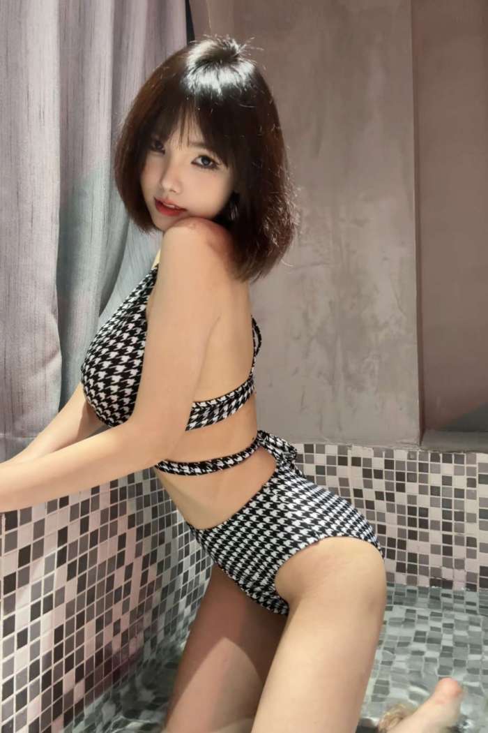 琳铛铛 – 泳装等你哦 [13P-21MB]
