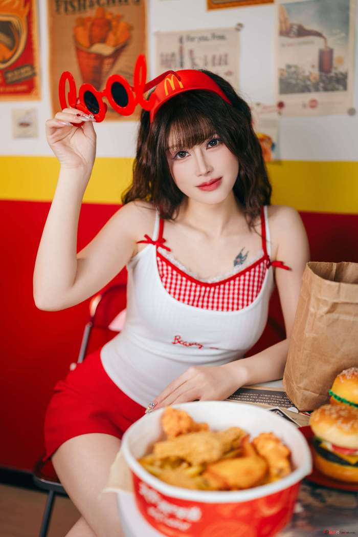 鹿八岁baby – 麦门打工日记 [17P-490MB]