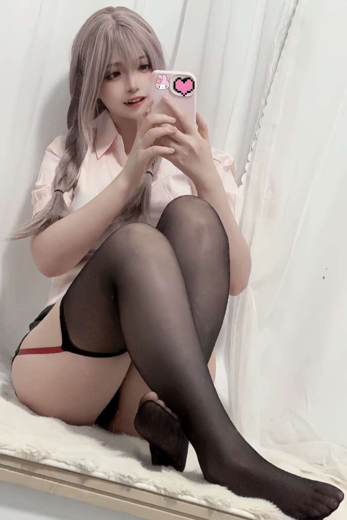 疯猫ss – 紫色麻花辫 [15P-21MB]