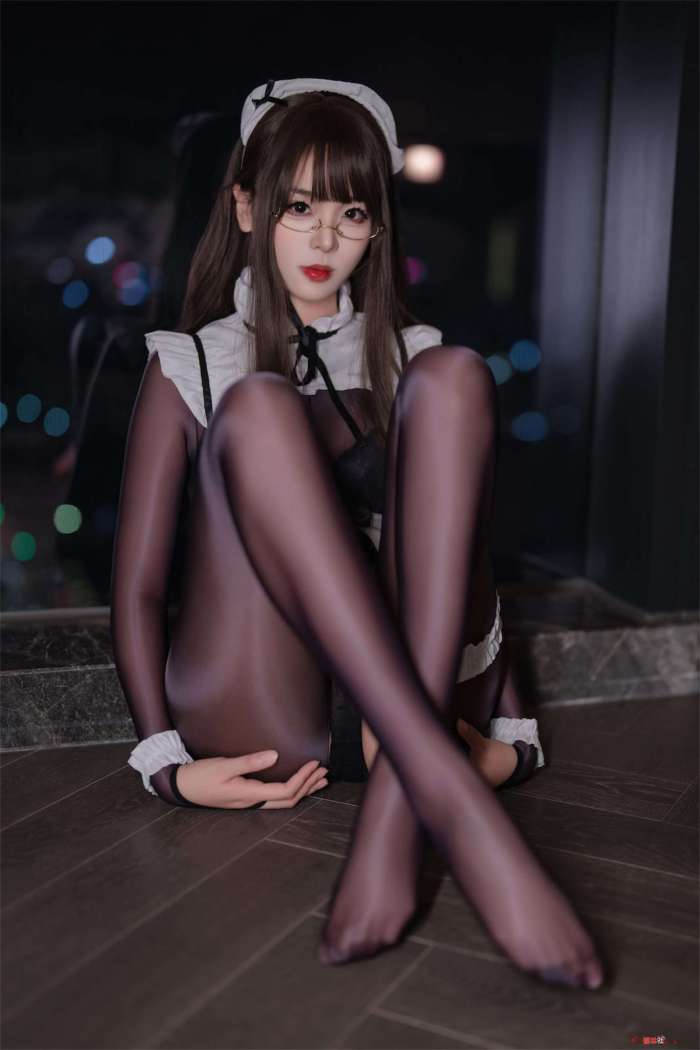 轩萧学姐 – 连体丝女仆 [95P1V678MB]