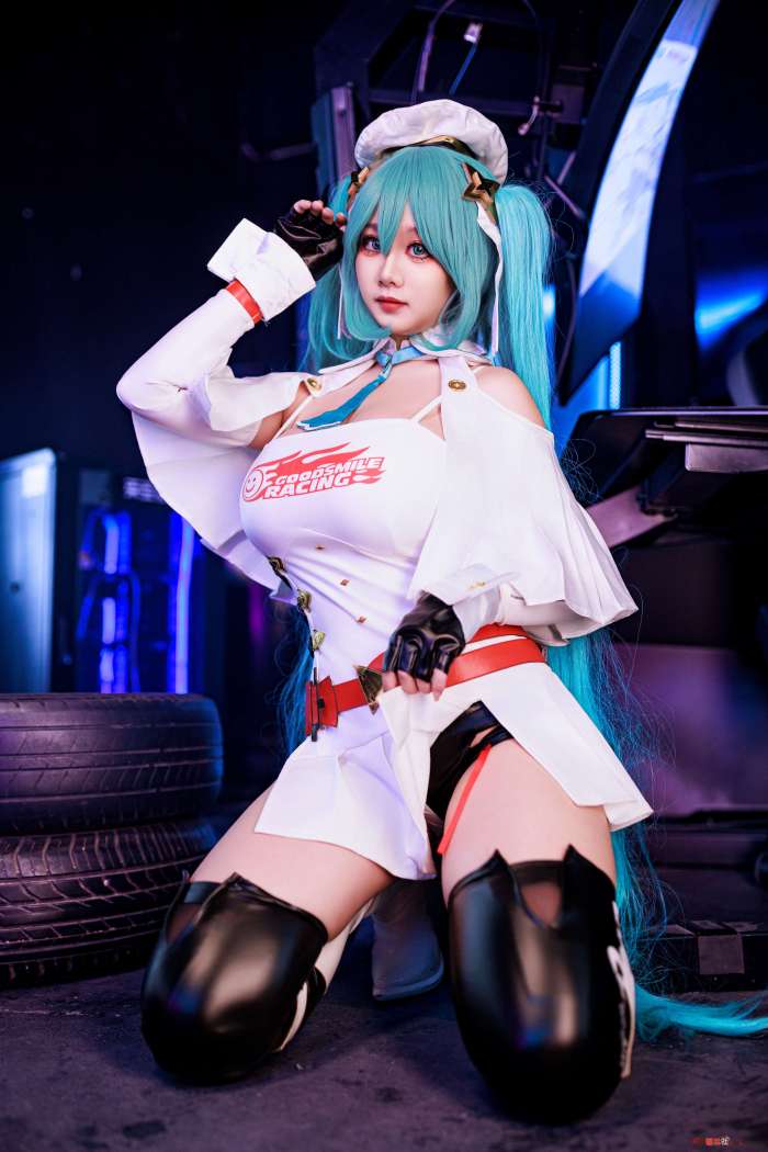 阿雪雪 – 初音未来赛车服 [71P2V3.15G]