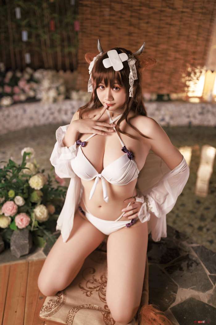 阿雪雪 – 温泉牛牛 [83P6V3.28GB]