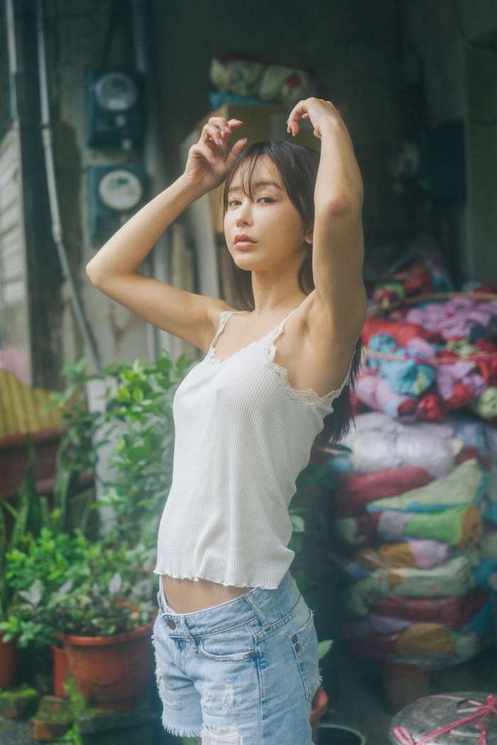 いくみ – [Fantia] [2026.04.10] Photobook Sneak Peek… [20P26MB]