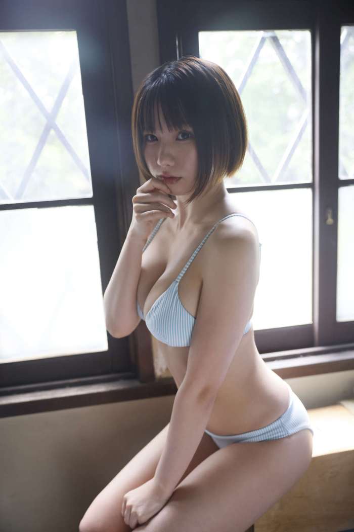 Enako (えなこ) – ヤングガンガンデジタル限定写真集「くぎ付け」[50P49MB]