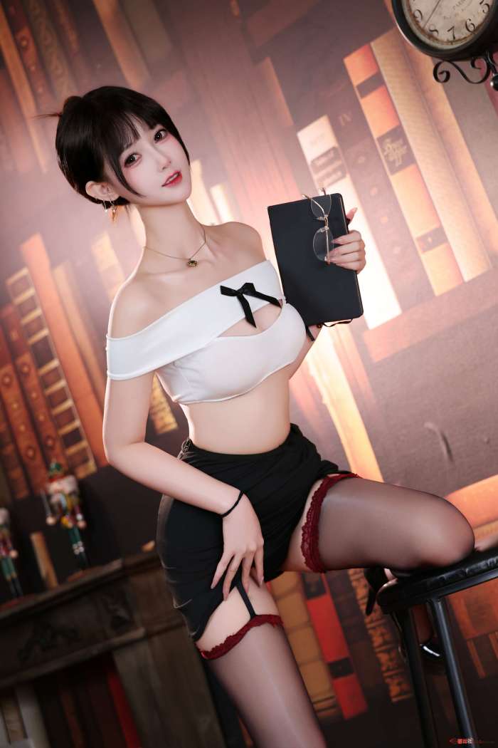 羽生三未 – 甜系OL [32P332MB]